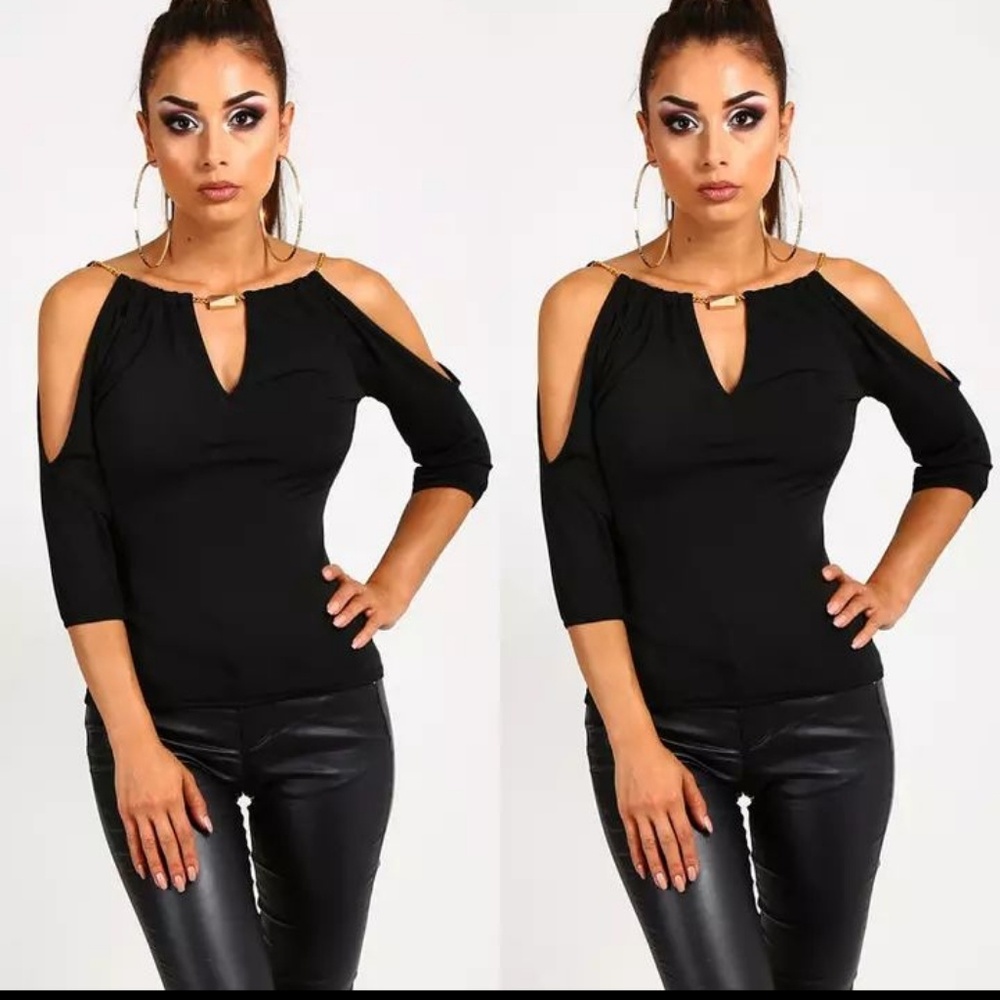 🆕️ Beautiful Top with Gold Neckwear